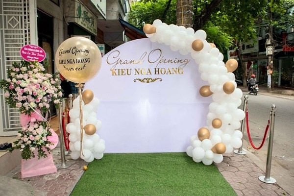 Mẫu backdrop sự kiện đẹp hình vòm