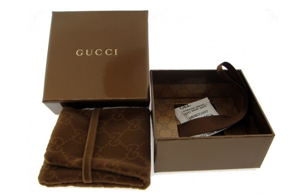 In hộp giấy Gucci