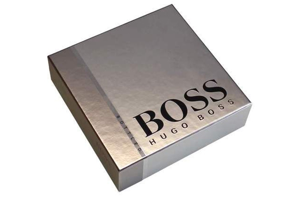 Mẫu hộp giấy Boss phủ UV